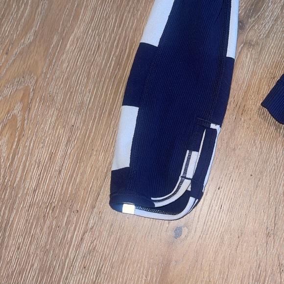 LULULEMON Run: Switch Back 1/2 zip top sz 6 Wide Bold Stripe White Deep Indigo - Picture 5 of 7